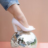 Escarpin en fines paillettes blanches