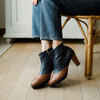Bottine plateforme en cuir lisse marine et camel