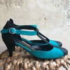 Salomé en velours turquoise et fines paillettes noires