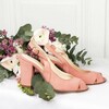 Escarpin en velours corail clair