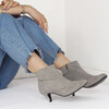 Bottines petit talon paillettes argent velours gris clair