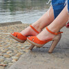 Salomé plateforme en velours corail foncé, paillettes or blond