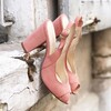 Escarpin en velours corail clair