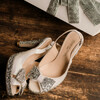 Escarpin slingback en paillettes blanches et argentées