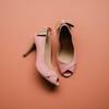 Escarpin brides croisées en velours blush et irisé or rose