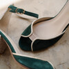 Sandale à talons verte et dorée