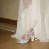 Charlotte en velours baby blue et paillettes blanches