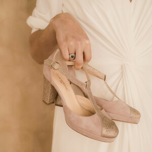 Customized wedding sandals 