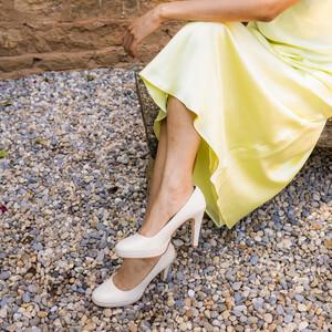Escarpin plateforme en cuir lisse blanc cassé