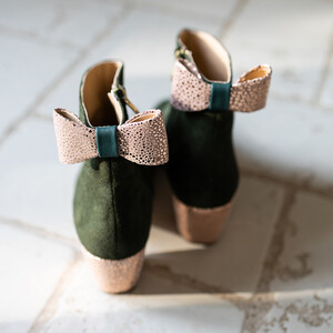 Bottines en velours kaki et caviar vieux rose