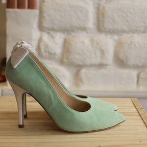 Escarpin pointu en velours menthe et paillettes blanches