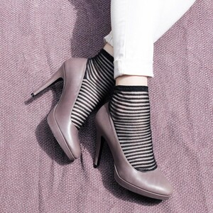 Escarpin plateforme taupe