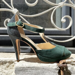 Open-toed platform T bar in dark green suede