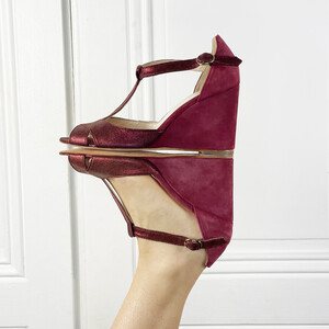 Burgundy wedge T bar