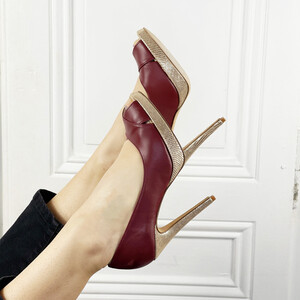 Talon aiguille bordeaux