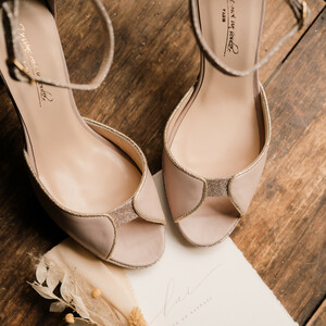 Charlotte plateforme en lisse beige rosé et fine paillette or blond