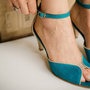 Charlotte High en velours turquoise foncé, paillettes or blond