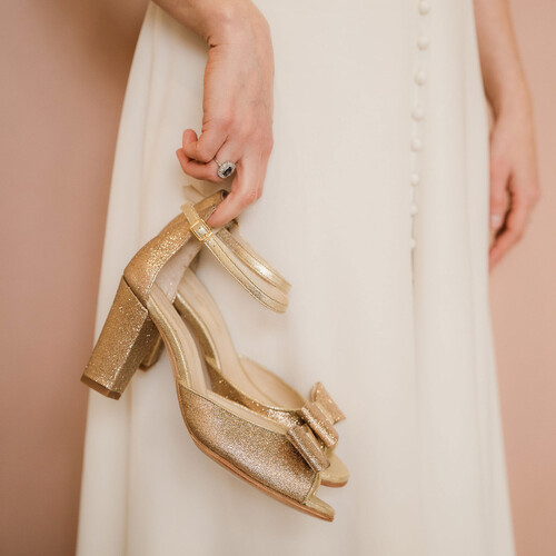Gold glitter heel with bow