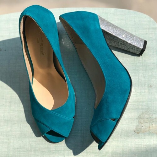 Turquoise pump