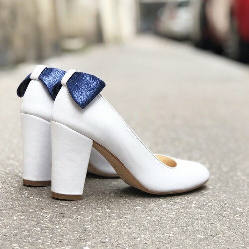 Pump in white soft leather