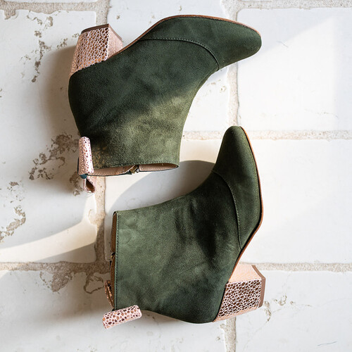 Bottines en velours kaki et caviar vieux rose