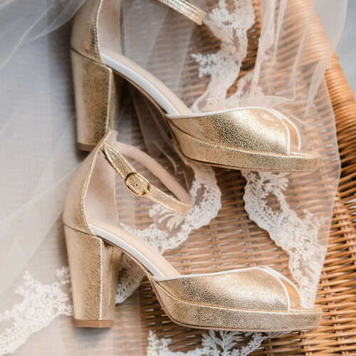 Sandale de mariée dorée