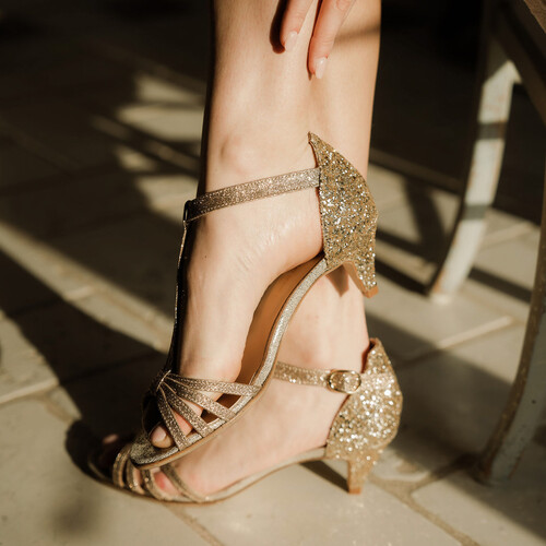 Chloé en fines paillettes et glitter champagne