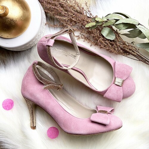 Powder pink and gold pump