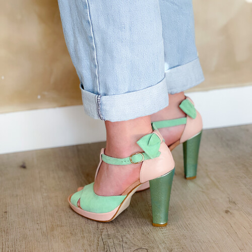 sandales à talons colorées vert et rose