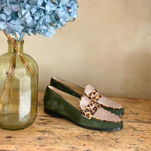 Mocassin en velours kaki, léopard et paillettes or blond