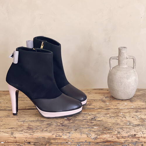 Bottines noires et roses