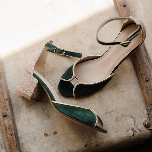 Sandale à talons verte et dorée