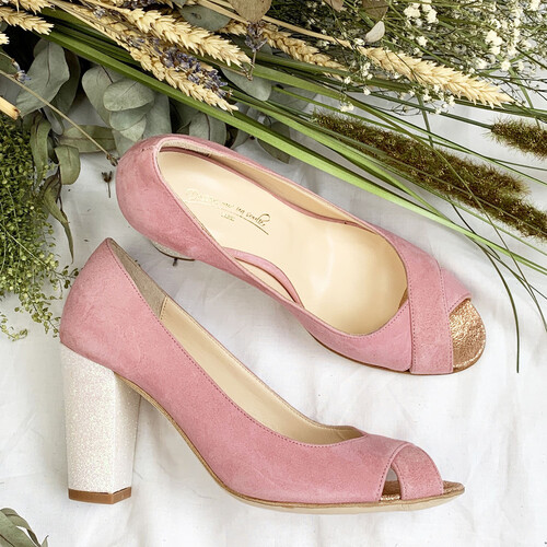 Escarpin brides croisées en velours blush et fine paillette blanche Escarpin ouvert de mariage