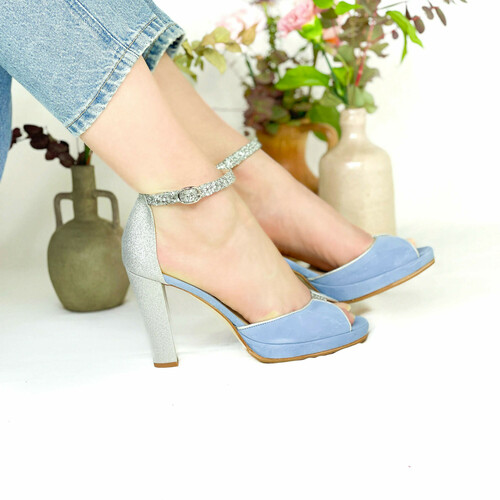 Sandale à talons bleue et argent