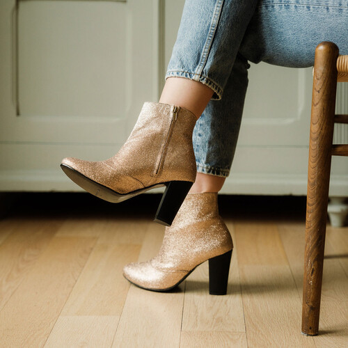 Les bottines à talons Les bottines à talons