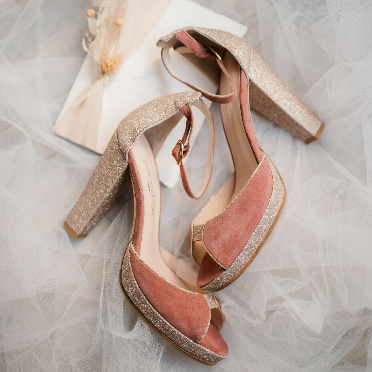 Sandale Charlotte en velours rose th et paillettes or blond