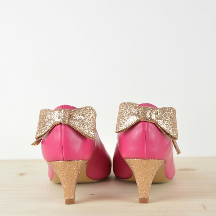 Escarpin ouvert en cuir lisse framboise et fine paillette