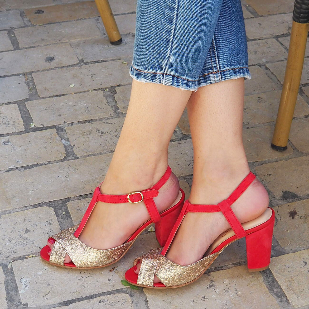 Sandale rouge et doré